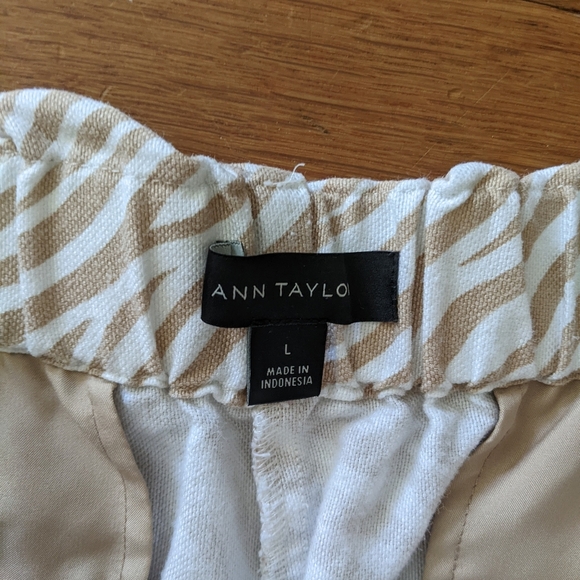 Ann Taylor Hi-Waist Zebra Pant w/Tapered Leg - Picture 3 of 8